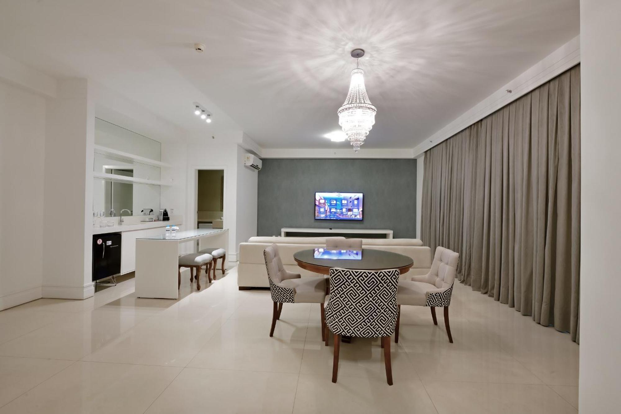 Hotel Mont Blanc Premium Ribeirao Preto Phòng bức ảnh A suite at the Mandarin Oriental, Munich