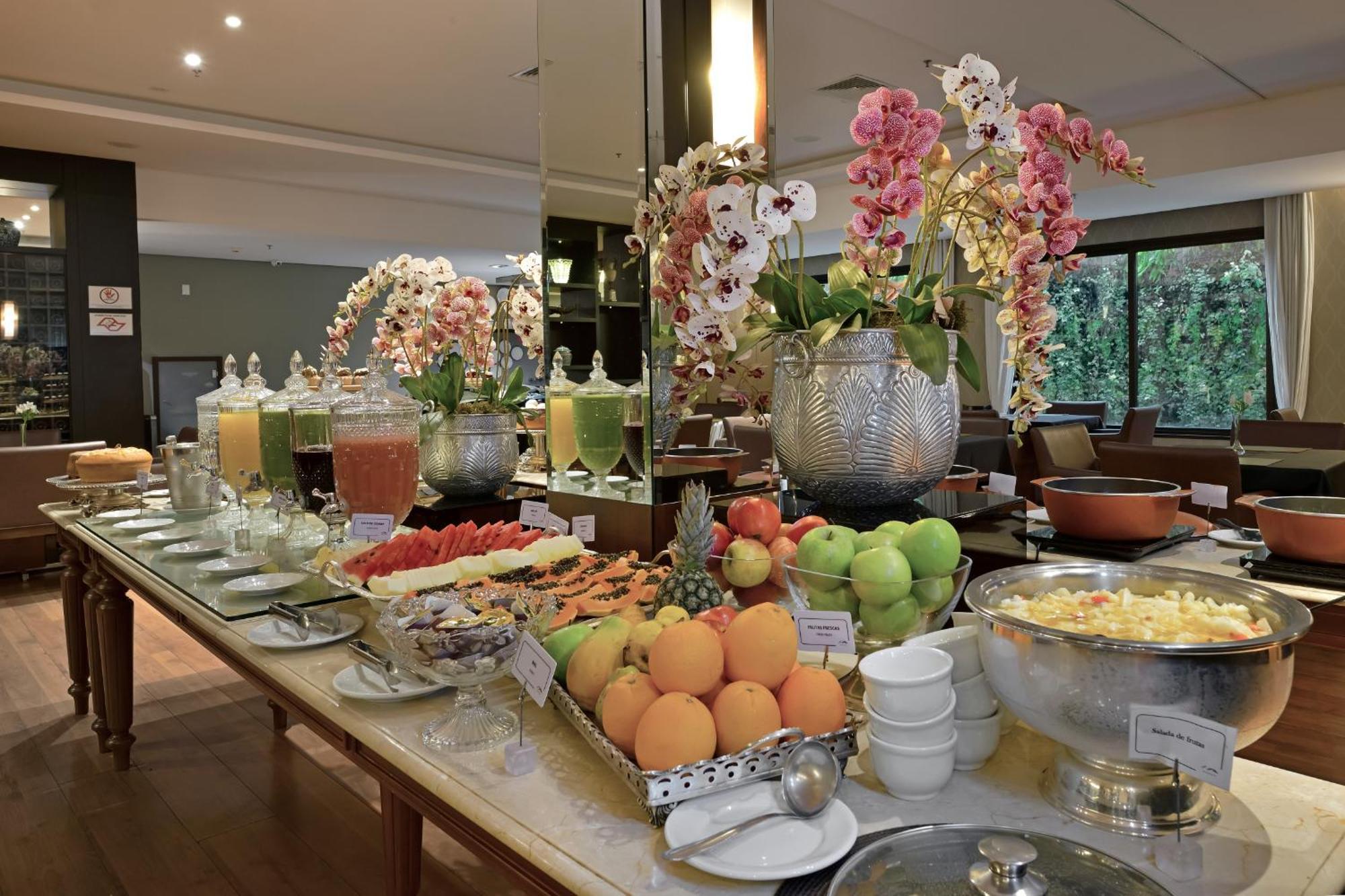 Hotel Mont Blanc Premium Ribeirao Preto Ngoại thất bức ảnh A fruit buffet