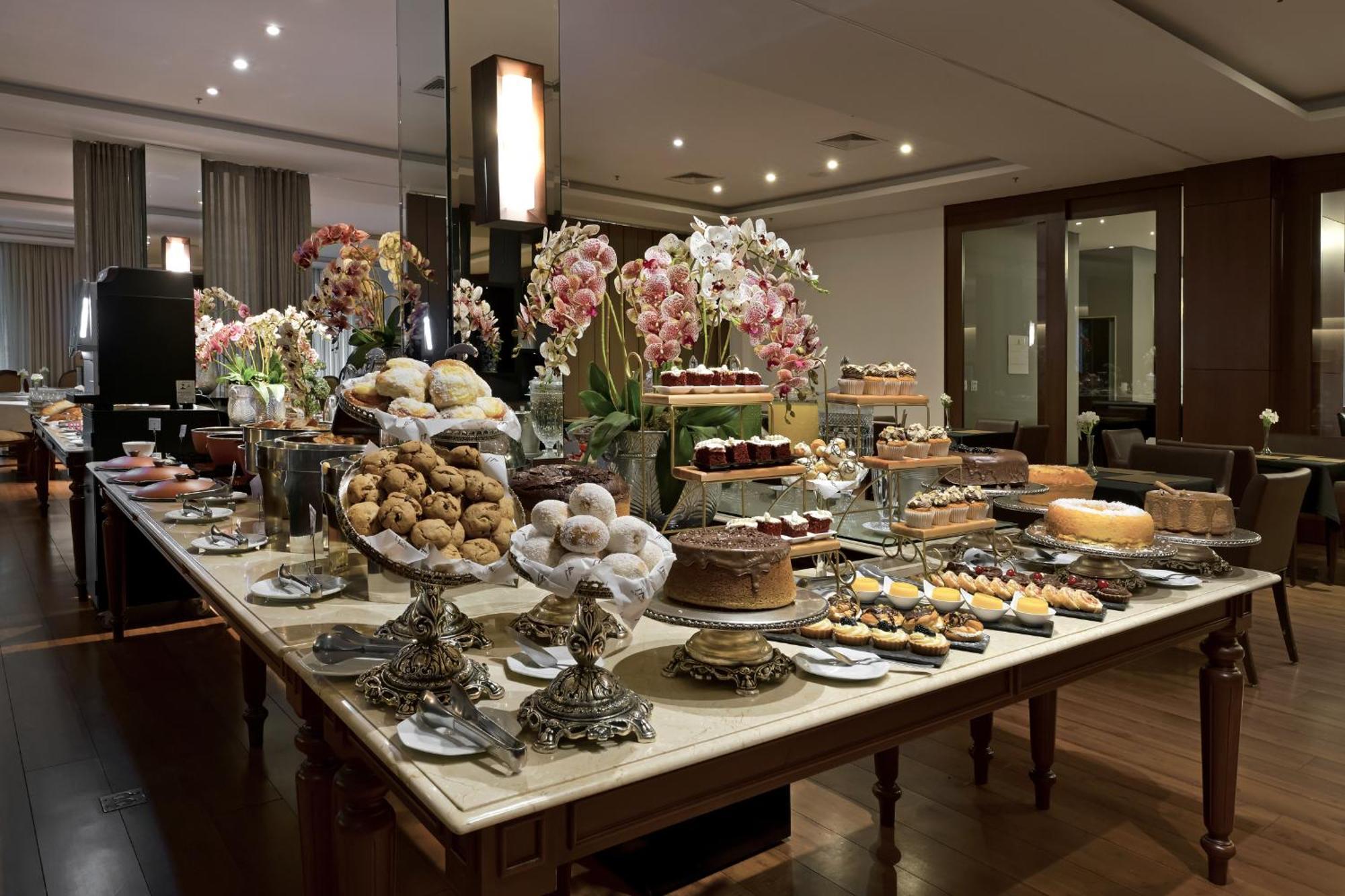 Hotel Mont Blanc Premium Ribeirao Preto Ngoại thất bức ảnh A dessert table at a wedding reception