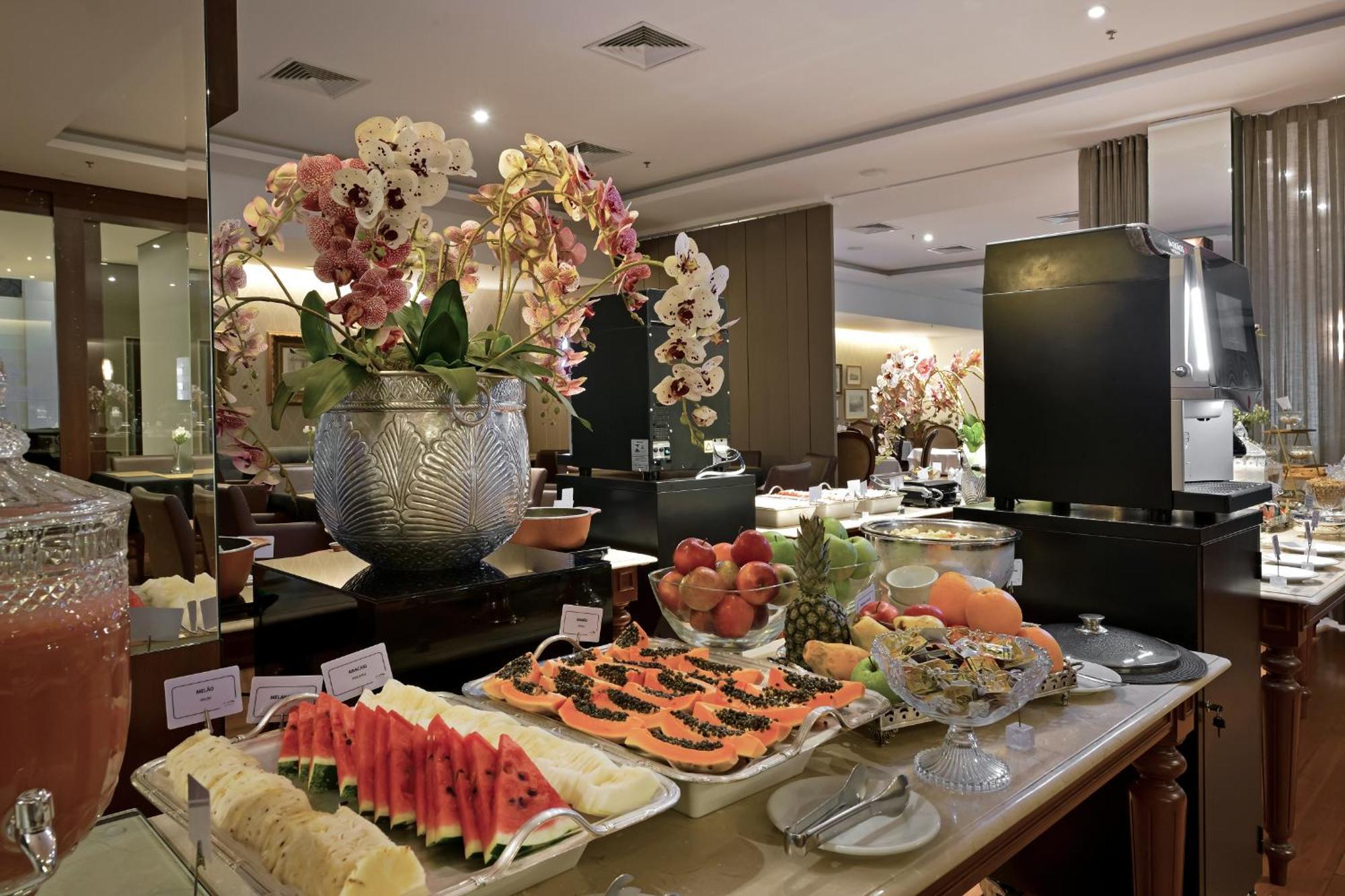 Hotel Mont Blanc Premium Ribeirao Preto Ngoại thất bức ảnh A fruit salad buffet