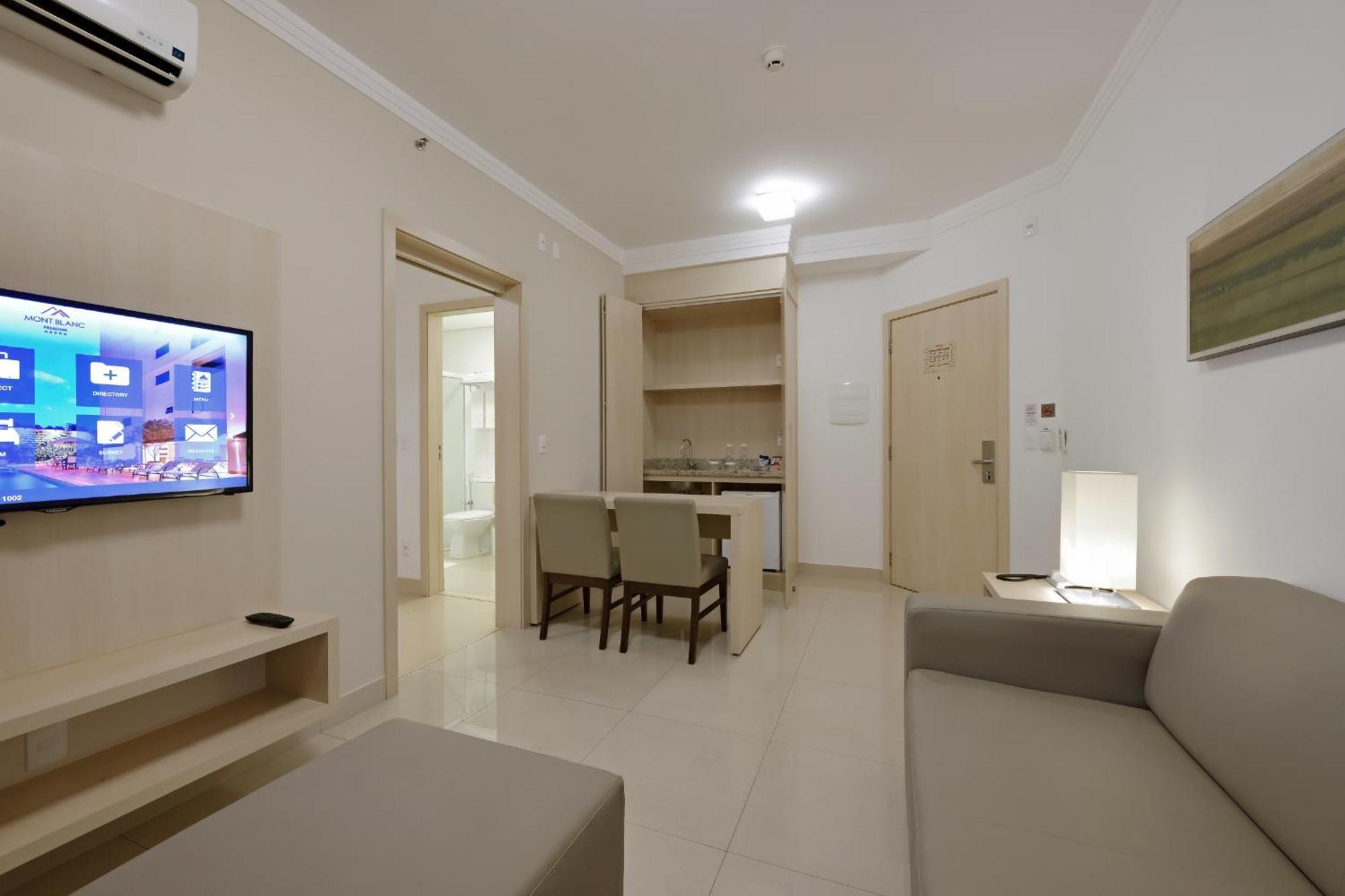 Hotel Mont Blanc Premium Ribeirao Preto Phòng bức ảnh A typical apartment